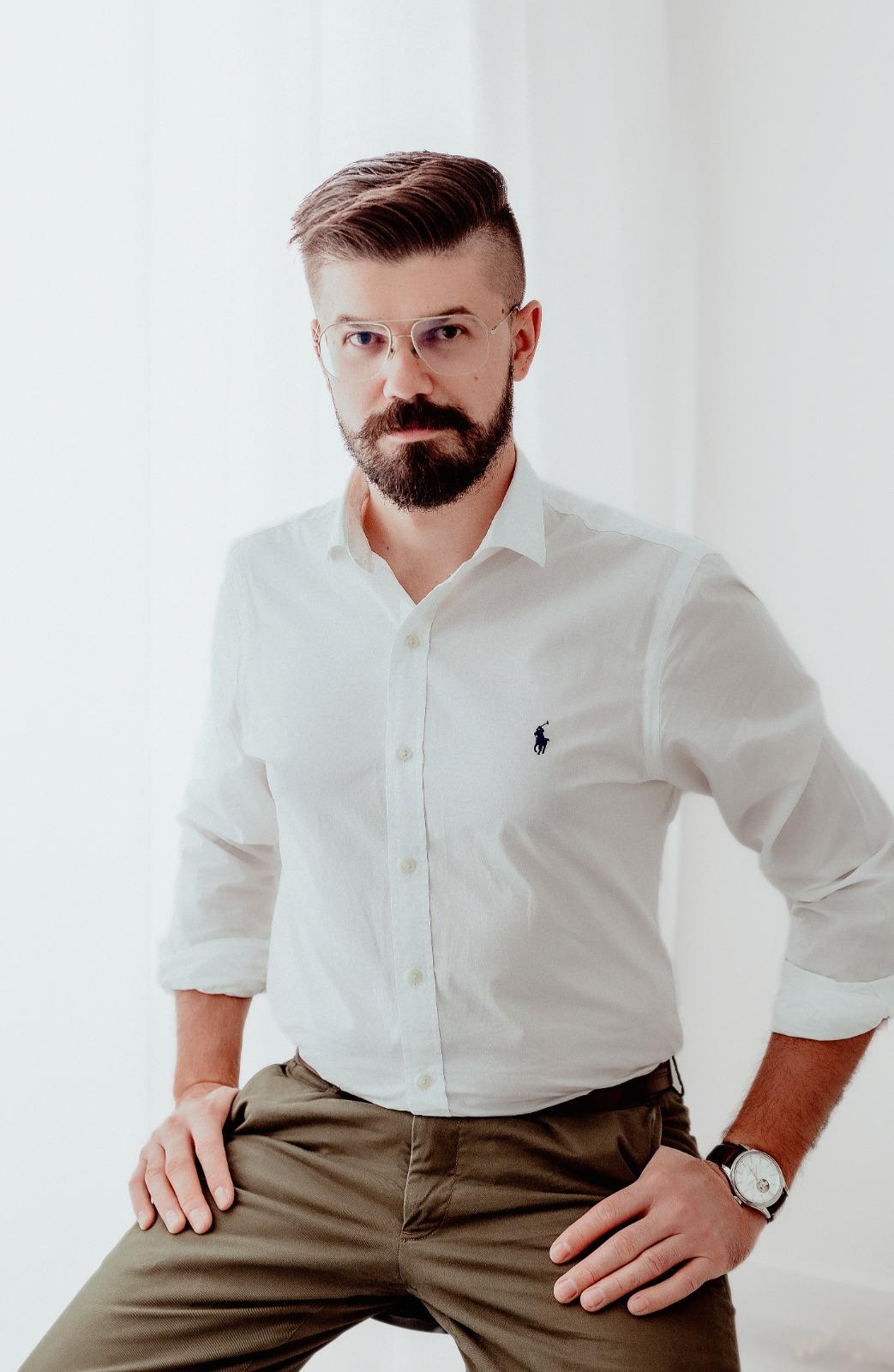 Lek. Adrian Tyrawski